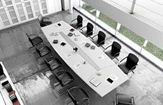 <h1>Série lider</h1><p>La ligne Lider a les voiles de fond jusqu'au sol sur toutes les tables de réunion ainsi que sur les tables de conférence</p>